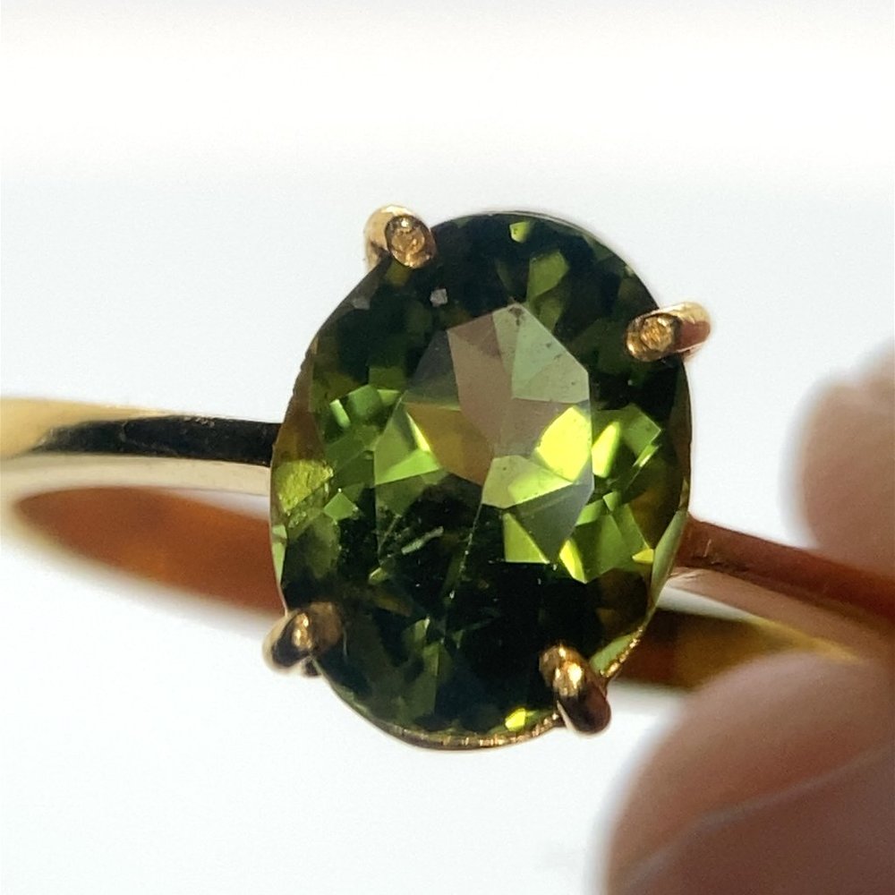 Green Tourmaline 1.70ct Solid 22K Yellow Gold Ring